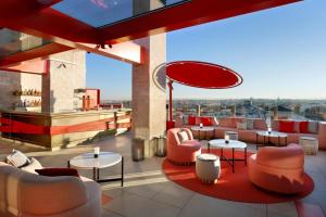 Posedenie v ubytovaní Hard Rock Hotel Madrid