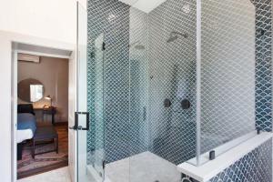 Koupelna v ubytování King Suite 2nd FloorHotel Boutique