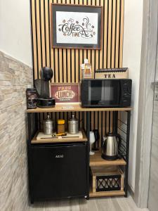 a microwave and a television on a shelf at Mamma Chica Alloggio Turistico a Palermo in Palermo +12 photos