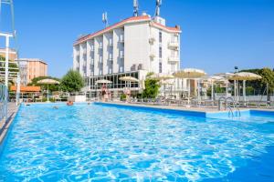 The swimming pool at or close to Hotel Marina Beach - Azzurro Club
