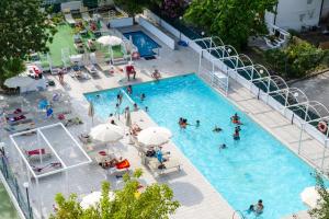 The swimming pool at or close to Hotel Marina Beach - Azzurro Club