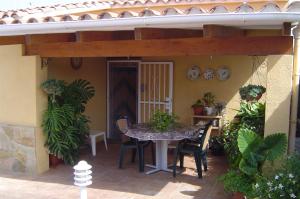 A patio or other outdoor area at Chalet vacacional con piscina privada y barbacoa