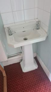 Ένα μπάνιο στο one floor of rooms 9-11persons