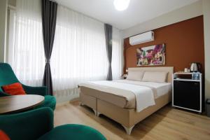 A bed or beds in a room at THE LİMA SUİTES KADIKÖY