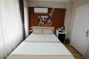 A bed or beds in a room at THE LİMA SUİTES KADIKÖY
