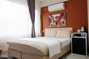 A bed or beds in a room at THE LİMA SUİTES KADIKÖY