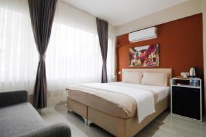 A bed or beds in a room at THE LİMA SUİTES KADIKÖY