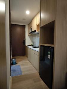 Kuchyň nebo kuchyňský kout v ubytování Pollux Habibie Suite City View By Superstay