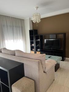 Telewizja i/lub zestaw kina domowego w obiekcie APARTAMENTO LA PERLA