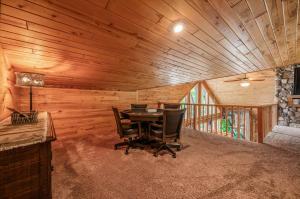 Fotografie z fotogalerie ubytování The Hideaway On Little Jay Log Home v destinaci Cohasset