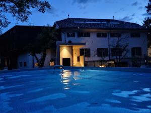 Bazén v ubytování Ansitz Thierburg Suites nebo v jeho okolí
