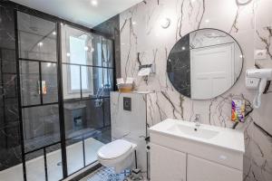 Koupelna v ubytování Sure Hotel by Best Western Port Jérome - Le Havre
