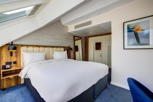 Postel nebo postele na pokoji v ubytování Radisson Blu Hotel, Durham