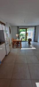 Kuchyň nebo kuchyňský kout v ubytování Appartement avec jardin