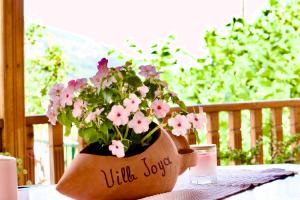 a flower pot with the words willille joy written on it at Villa Joya in Makriótika