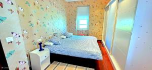 Ένα ή περισσότερα κρεβάτια σε δωμάτιο στο NEGURI 5 y 3 Garden Metro y Playa