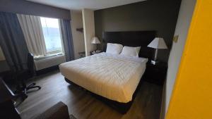 Ένα ή περισσότερα κρεβάτια σε δωμάτιο στο Copley Inn & Suites By OYO Akron OH