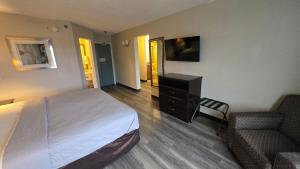 Μια τηλεόραση ή/και κέντρο ψυχαγωγίας στο Copley Inn & Suites By OYO Akron OH