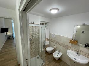Kúpeľňa v ubytovaní Sea View Teti Rooms & Apts