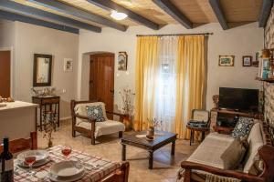 Μια τηλεόραση ή/και κέντρο ψυχαγωγίας στο ELEONAS Othoni