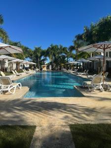 Bazén v ubytování Lujoso townhouse en Boca Chica nebo v jeho okolí