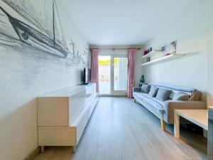 a living room with a couch and a tv at Tramuntana Beach in Calafell