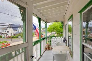 Balkón nebo terasa v ubytování 5 Blocks to Beach Apt with Balcony in Ocean Grove!