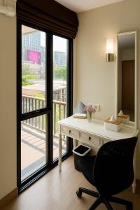 Φωτογραφία από το άλμπουμ του Central next to Shopping 1 Bedroom Condo - 2 Min to BTS Asok and Terminal 21 στη Μπανγκόκ