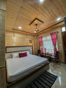 Gallery image of Scenic Village Stay near Kufri With Bonfire & Veg Meals-Alpine Crest Homestay Kufri in Theog