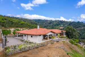 Gallery image of Casa de Lujo con Piscina y Vistas Panorámicas Oro Monte, Naranjo in Naranjo