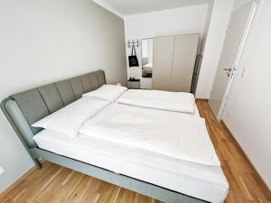 Postel nebo postele na pokoji v ubytování Modern 2 room apartment in downtown