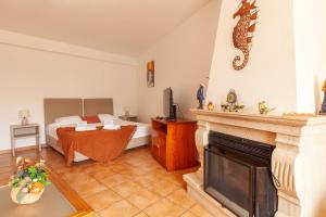 Ένα ή περισσότερα κρεβάτια σε δωμάτιο στο Western Mos Guesthouse +17 φωτογραφίες