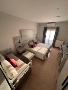 Theoxenia Caldera Hotel客房内的一张或多张床位