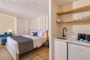 Postel nebo postele na pokoji v ubytování WellClub - Family Wellness & Seaview Suites