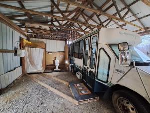 Gambar di galeri bagi Covered Bridge Tiny Home Bus On The Water In Rrg di Stanton