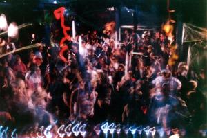 una multitud de personas en un concierto con luces en Spacious 3BR with Game Room and Fenced Yard Near Six Flags and Braves, en Lithia Springs 65 fotos más