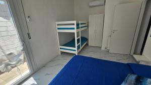 Letto o letti in una camera di Violet Luni Home