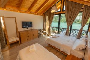 Rúm í herbergi á Hotel 5 Stinet