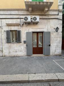 a building with a window and a door with a speaker at Casa Angelina in Molfetta