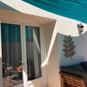 Afbeelding uit fotogalerij van Studio avec terrasse vue Larzac in Saint-Jean-de-la-Blaquière