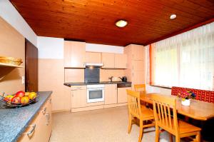 Kuchyň nebo kuchyňský kout v ubytování Ferienhaus Sahra