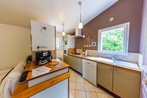 Køkken eller tekøkken på Le Cabanon by Pinarello Villa Services