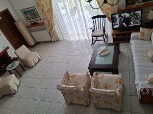 TV a/nebo společenská místnost v ubytování Villa Georgia Poseidi