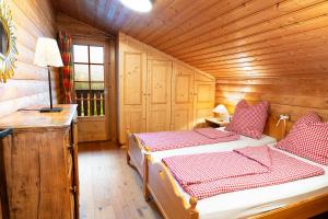 Posteľ alebo postele v izbe v ubytovaní Blockhaus Wallisch