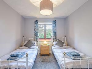 Ένα ή περισσότερα κρεβάτια σε δωμάτιο στο 4 Bed in Porthmadog 81060