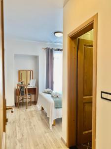 Voodi või voodid majutusasutuse Kelly's Rooms toas