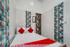 Postel nebo postele na pokoji v ubytování Hotel O Pothini Palace