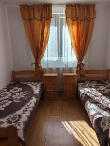 Ένα ή περισσότερα κρεβάτια σε δωμάτιο στο Casa doi mesteceni