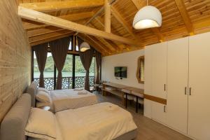 Rúm í herbergi á Hotel 5 Stinet