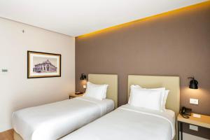 Een bed of bedden in een kamer bij Palmaroga Hotel Asuncion, Tapestry Collection by Hilton